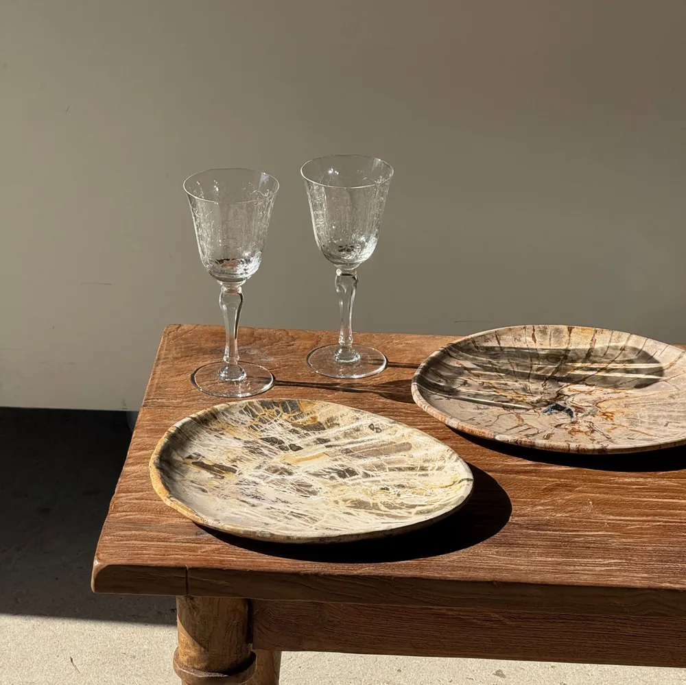 Assiettes de réception - Petit vide poche ou plat en bois pétrifié blanc quadrillé brun - OFFICE OBJETS