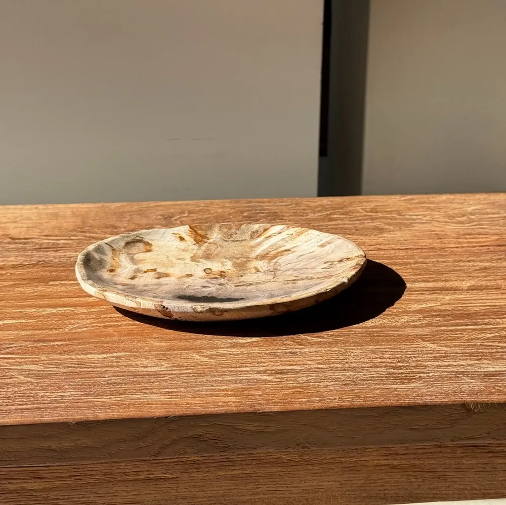 Assiettes de réception - Petit vide poche ou plat en bois pétrifié beige tache noire D20x17 - OFFICE OBJETS