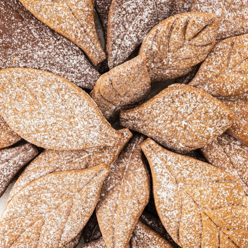 Kitchen utensils - VOILA' COOKIE - LEAVES - COOKIE SHAPER 240X150 H 20 MM - SILIKOMART S.R.L.