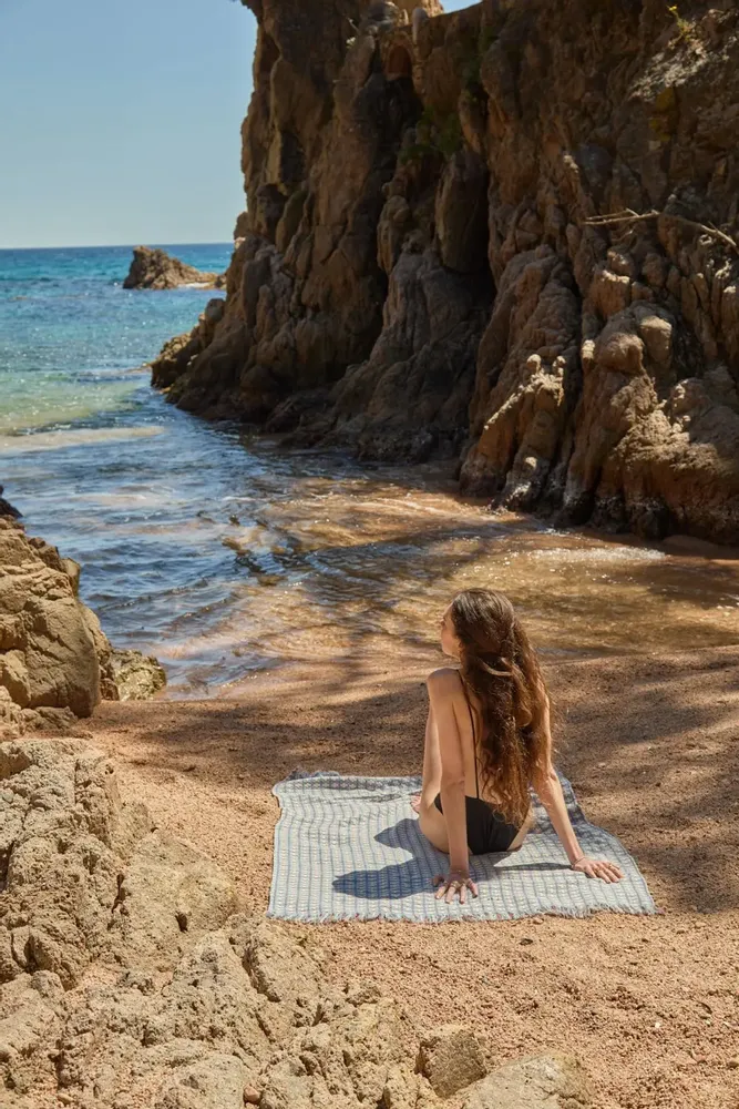 Prêt-à-porter - ENVELOPPEMENT DE PLAGE ET SERVIETTES. - CALMA HOUSE