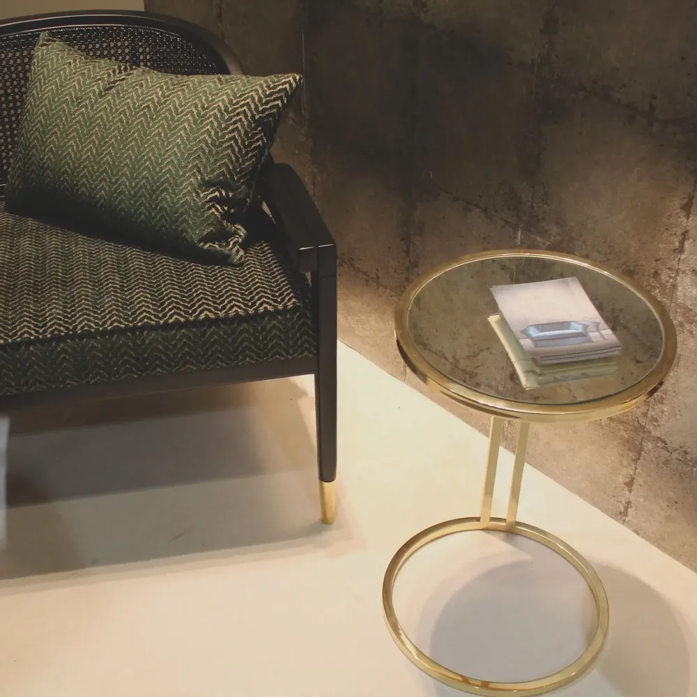 Tables for hotels - Julia Round Side Table, Antique mirror top, Polished Brass legs - DUISTT