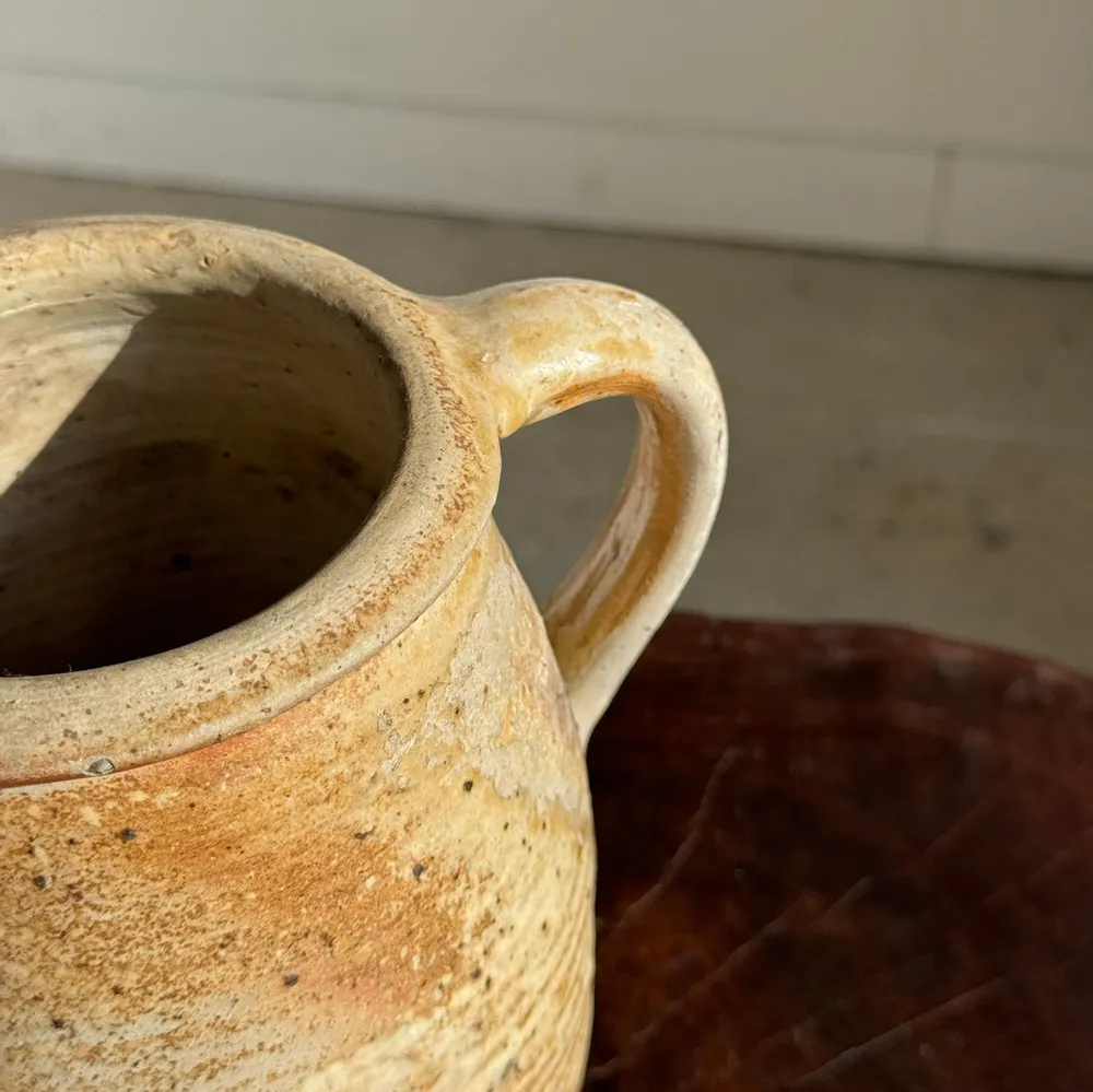 Carafes - Grand pot ovale en grès brut à anse beige H20 D11 - OFFICE OBJETS