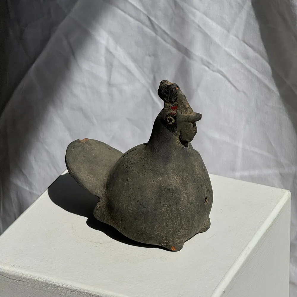 Sculptures, statuettes et miniatures - Petite poule en terre cuite, travail artisanal indonésien ancien H18 - OFFICE OBJETS