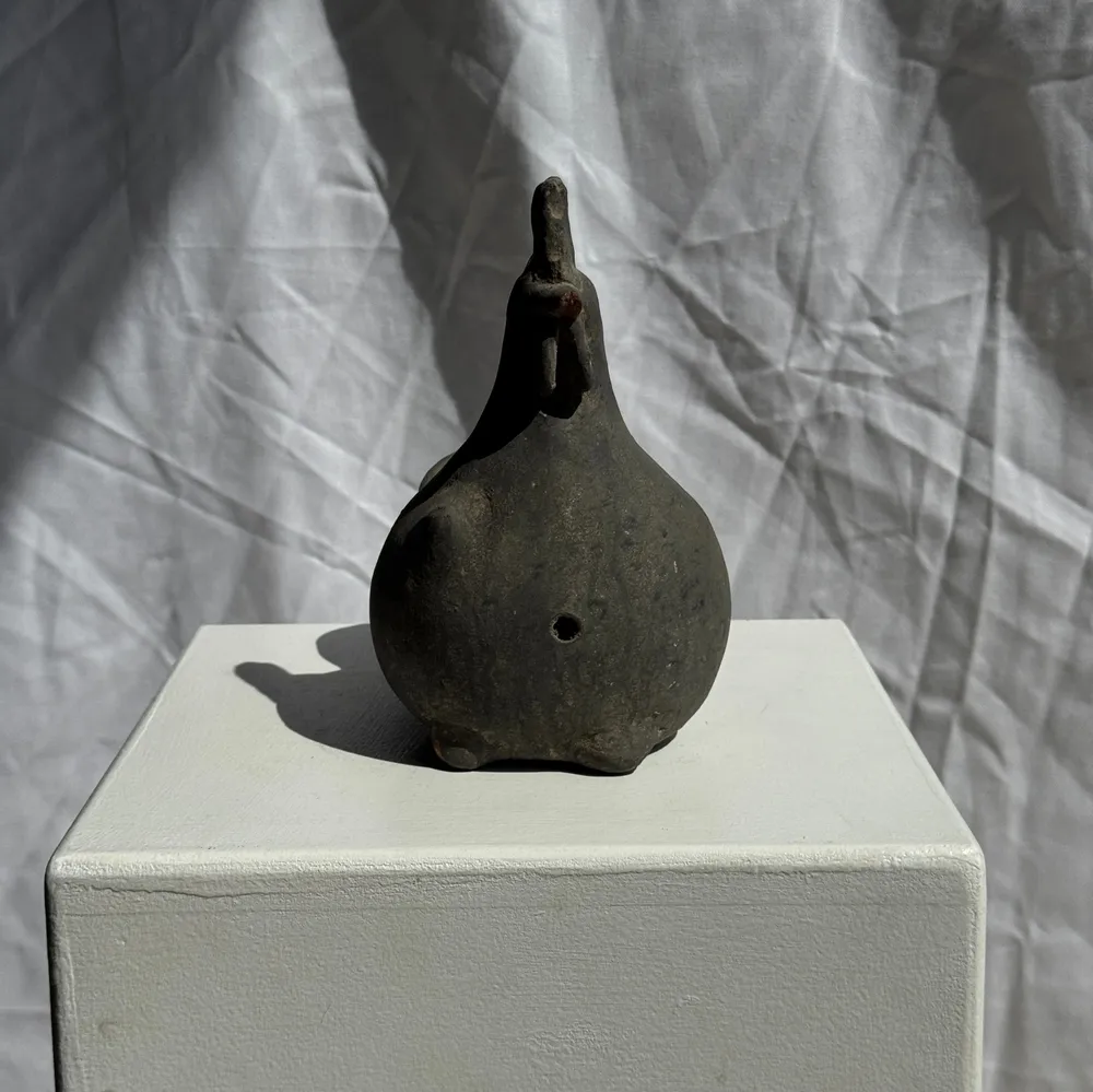 Sculptures, statuettes et miniatures - Petite poule en terre cuite, travail artisanal indonésien ancien H18 - OFFICE OBJETS