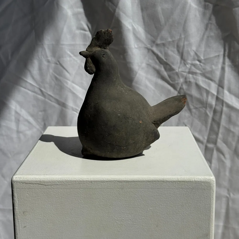 Sculptures, statuettes et miniatures - Petite poule en terre cuite, travail artisanal indonésien ancien H18 - OFFICE OBJETS