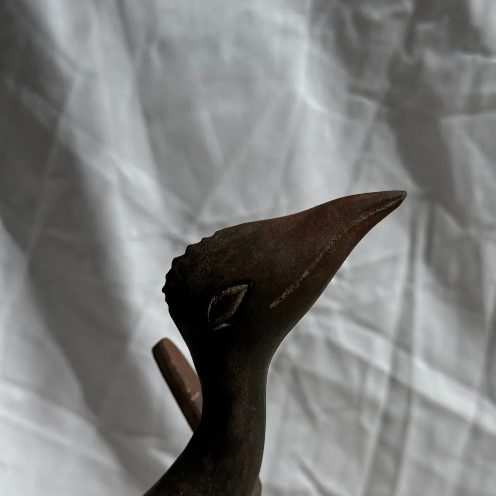 Sculptures, statuettes and miniatures - Traditional Indonesian wooden decorative bird on a base - OFFICE OBJETS