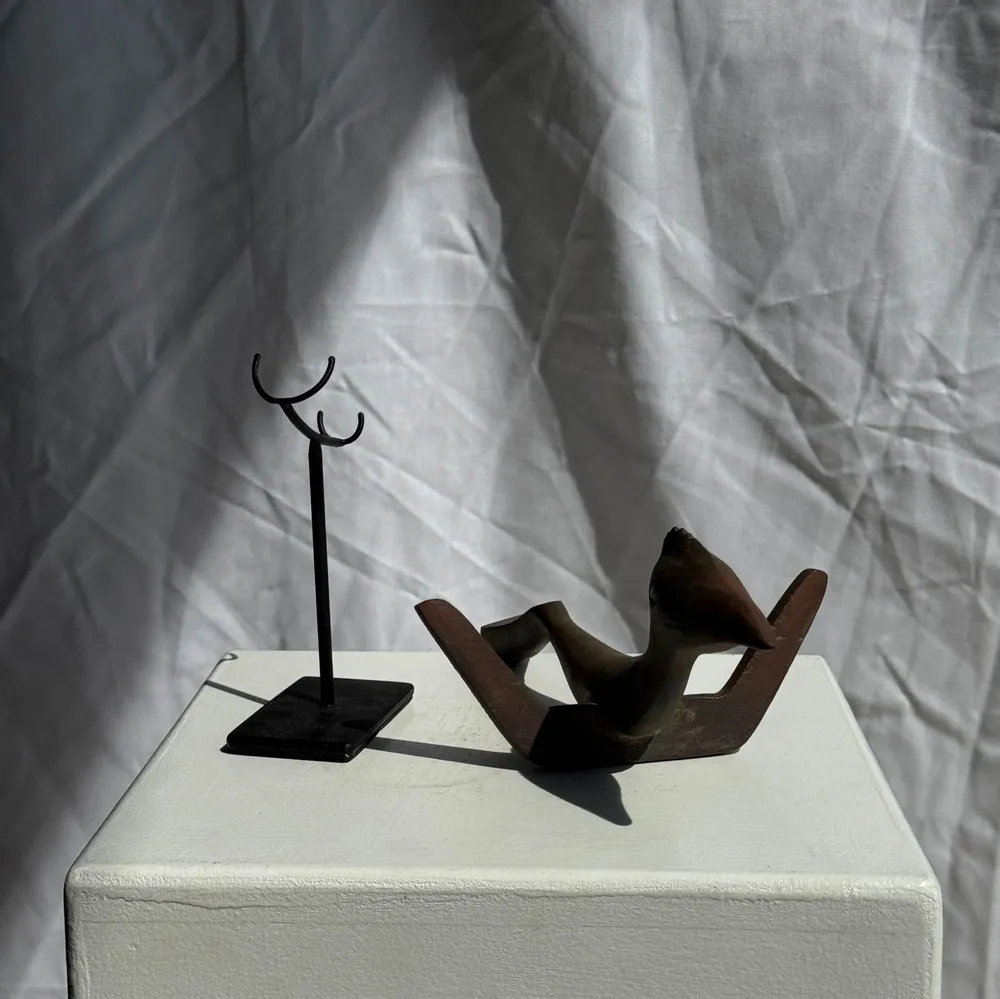 Sculptures, statuettes and miniatures - Traditional Indonesian wooden decorative bird on a base - OFFICE OBJETS