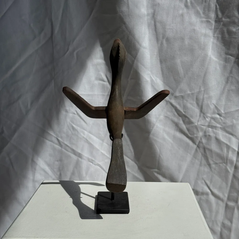 Sculptures, statuettes and miniatures - Traditional Indonesian wooden decorative bird on a base - OFFICE OBJETS
