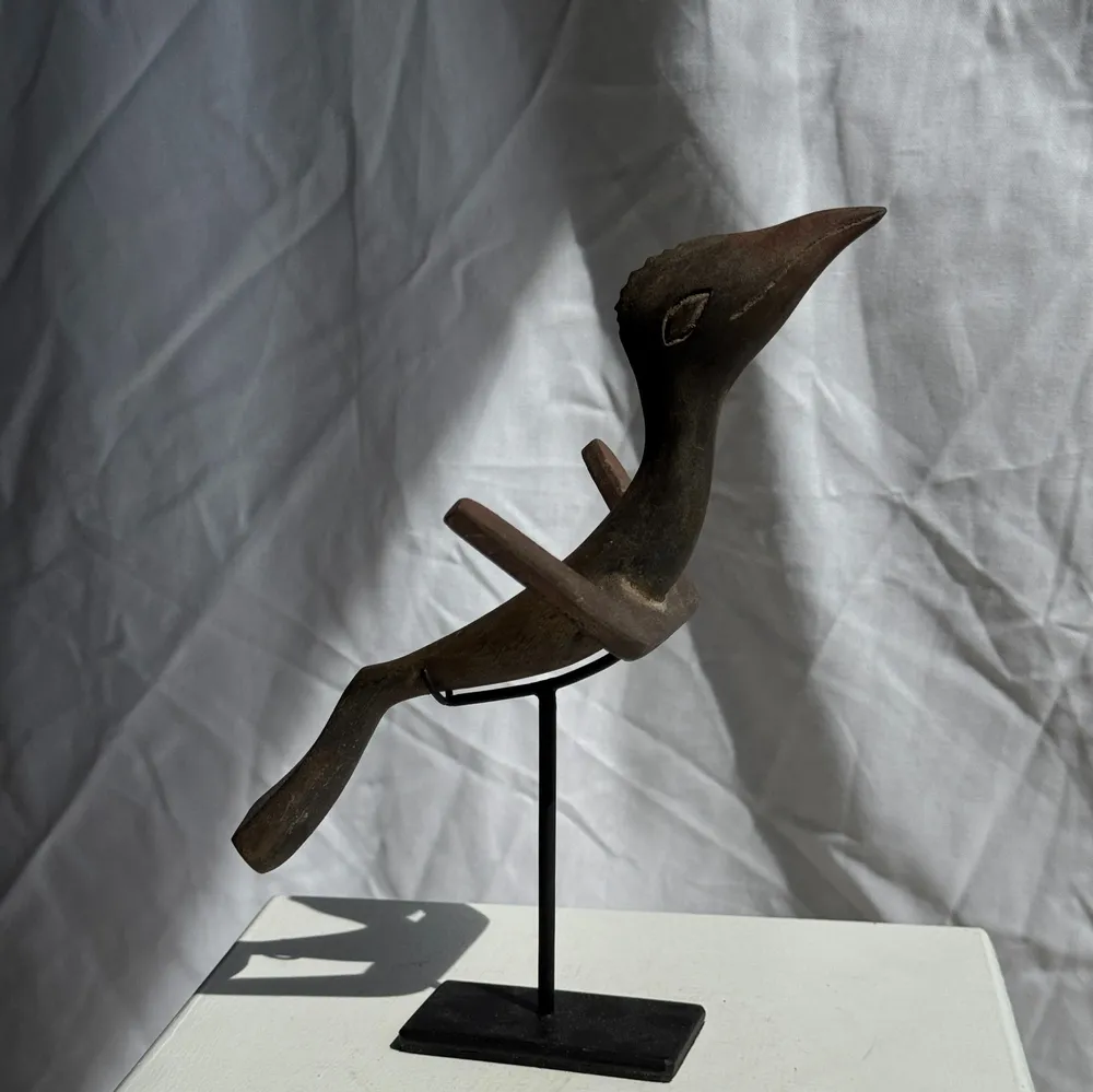 Sculptures, statuettes and miniatures - Traditional Indonesian wooden decorative bird on a base - OFFICE OBJETS
