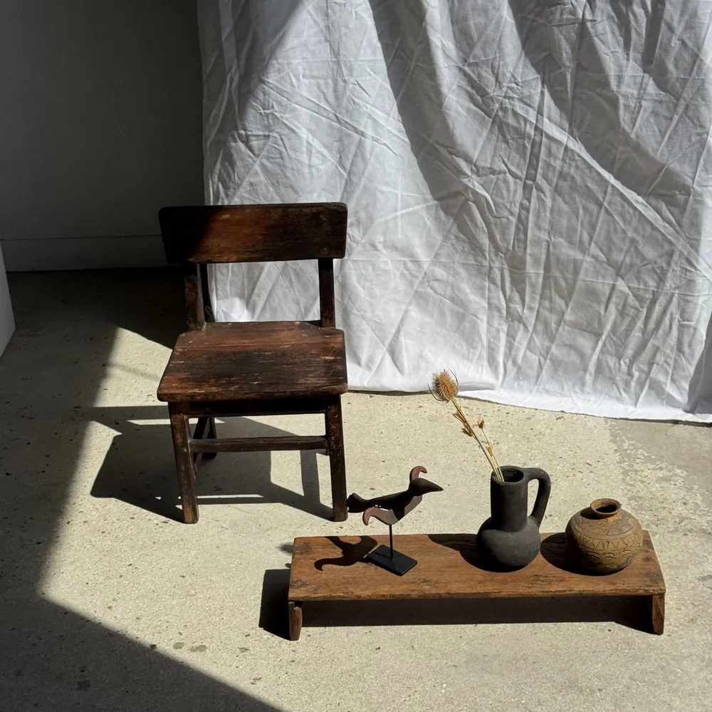 Sculptures, statuettes et miniatures - Oiseau décoratif traditionnel indonésien en bois sur socle - OFFICE OBJETS