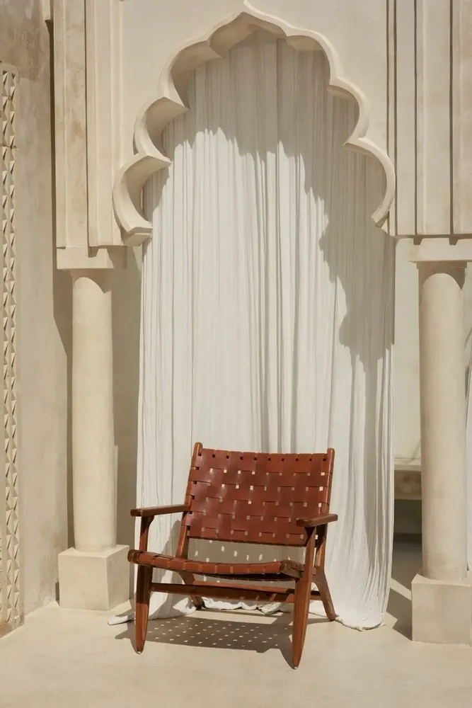 Armchairs - Vana armchair in solid teak and brown woven leather - DESIGN TRIP