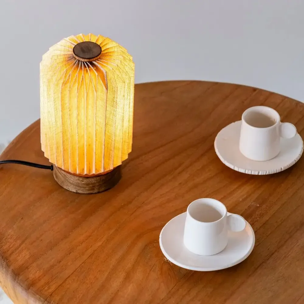 Lampes à poser - ERIS - Petite lampe à poser en lin et bois de manguier - HYDILE