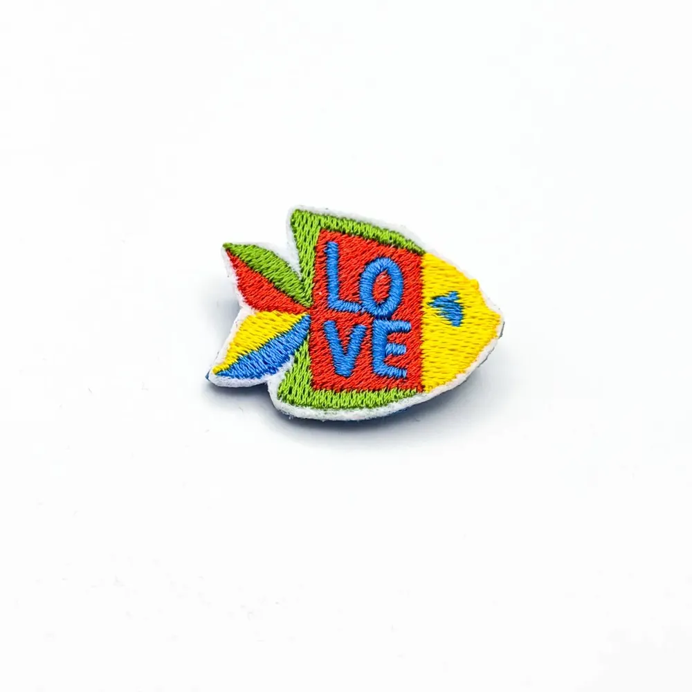 Accessoires enfants - Broche « Poisson Love » – Un petit coeur qui nage - PETIT POIRIER