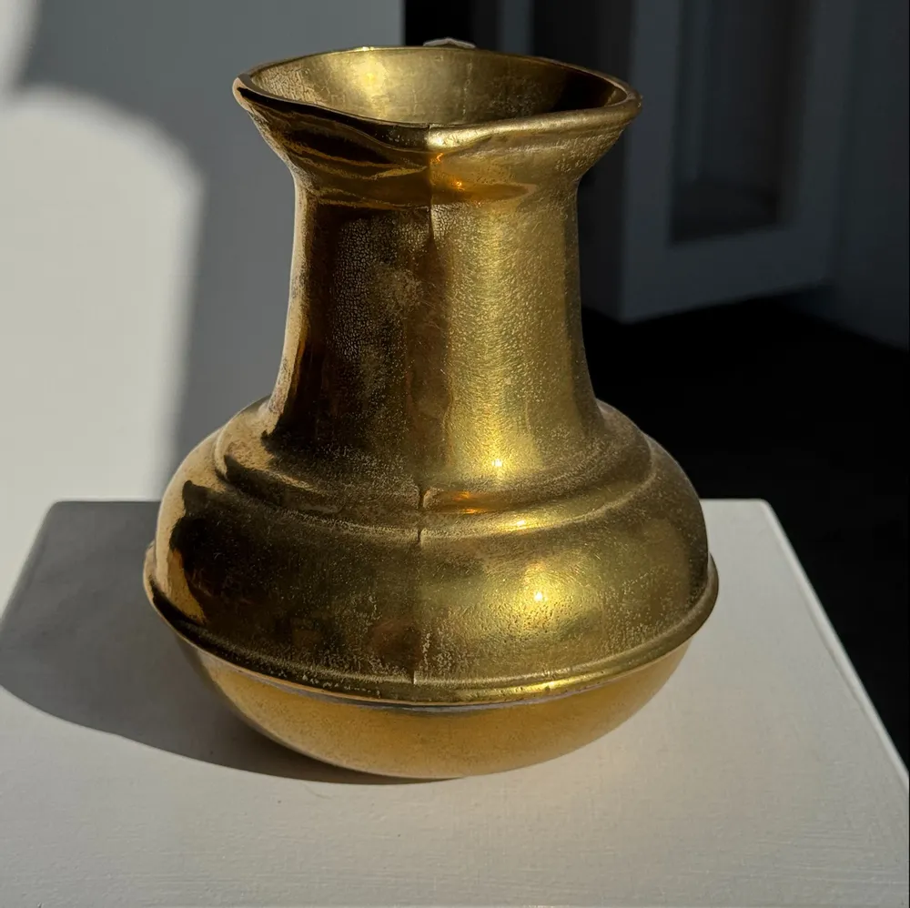 Carafes - Carafe ou verseuse ventrue en métal doré H18 - OFFICE OBJETS