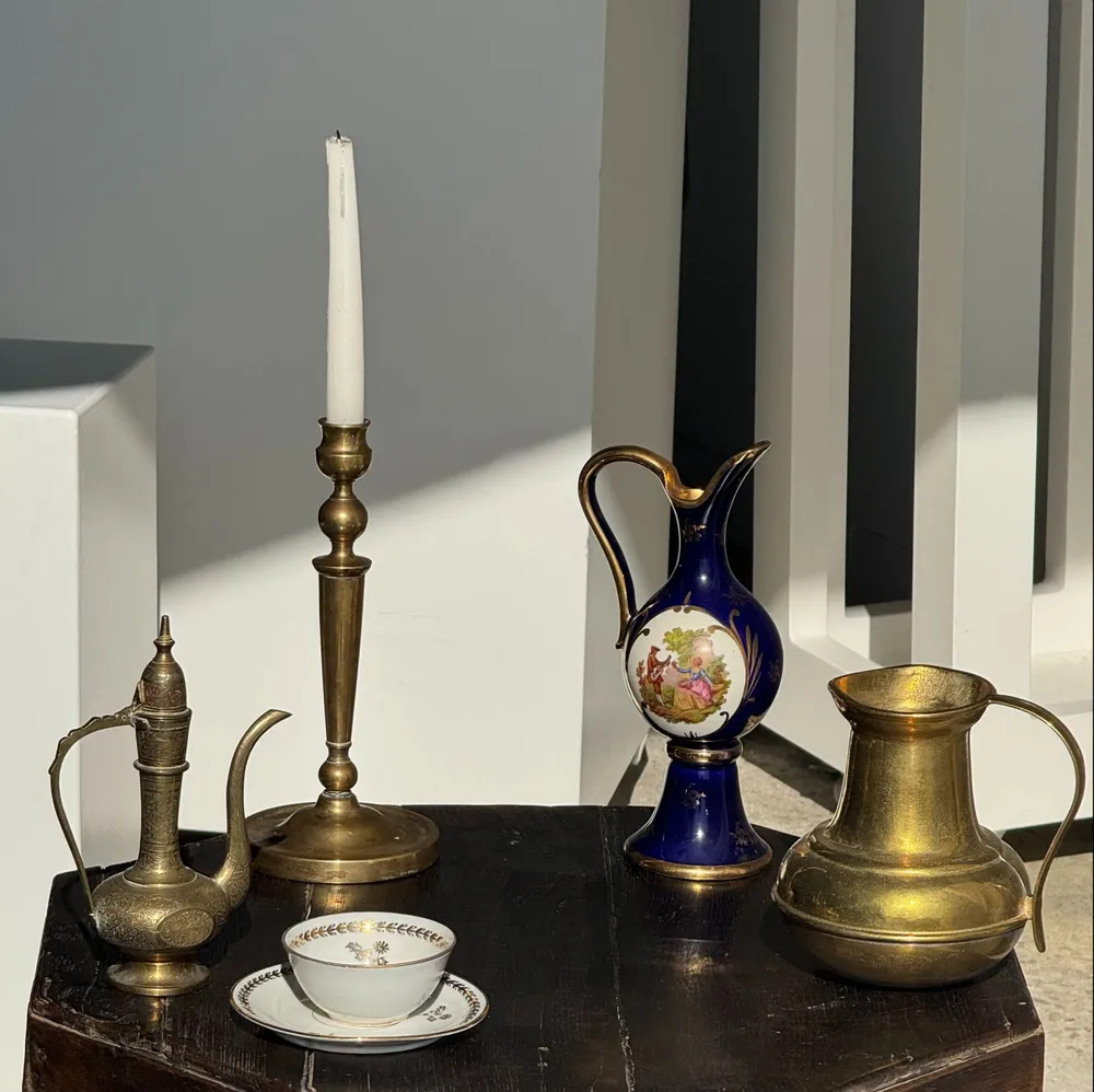 Carafes - Carafe ou verseuse ventrue en métal doré H18 - OFFICE OBJETS