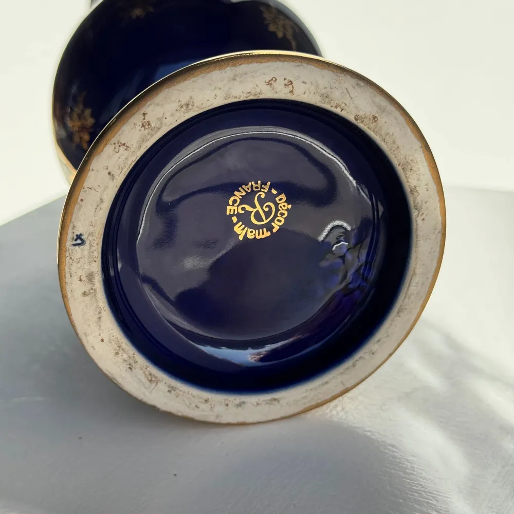 Carafes - Aiguière en porcelaine de Limoges bleue et dorée motif H27 - OFFICE OBJETS