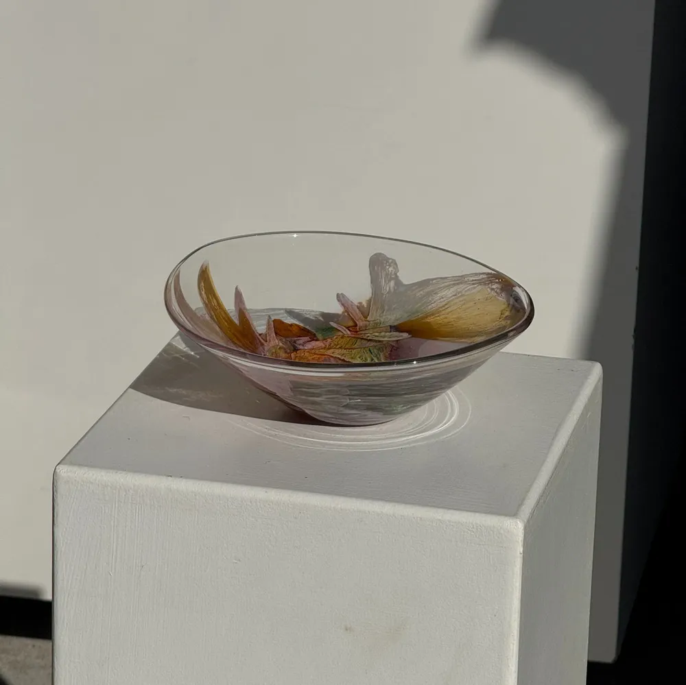 Plats et saladiers - Coupe en verre soufflé rose contemporaine Carlos Vieira D21 - OFFICE OBJETS