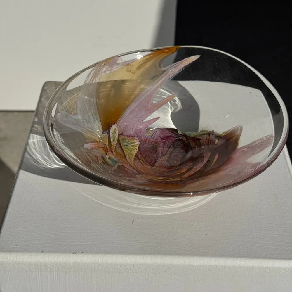 Plats et saladiers - Coupe en verre soufflé rose contemporaine Carlos Vieira D21 - OFFICE OBJETS