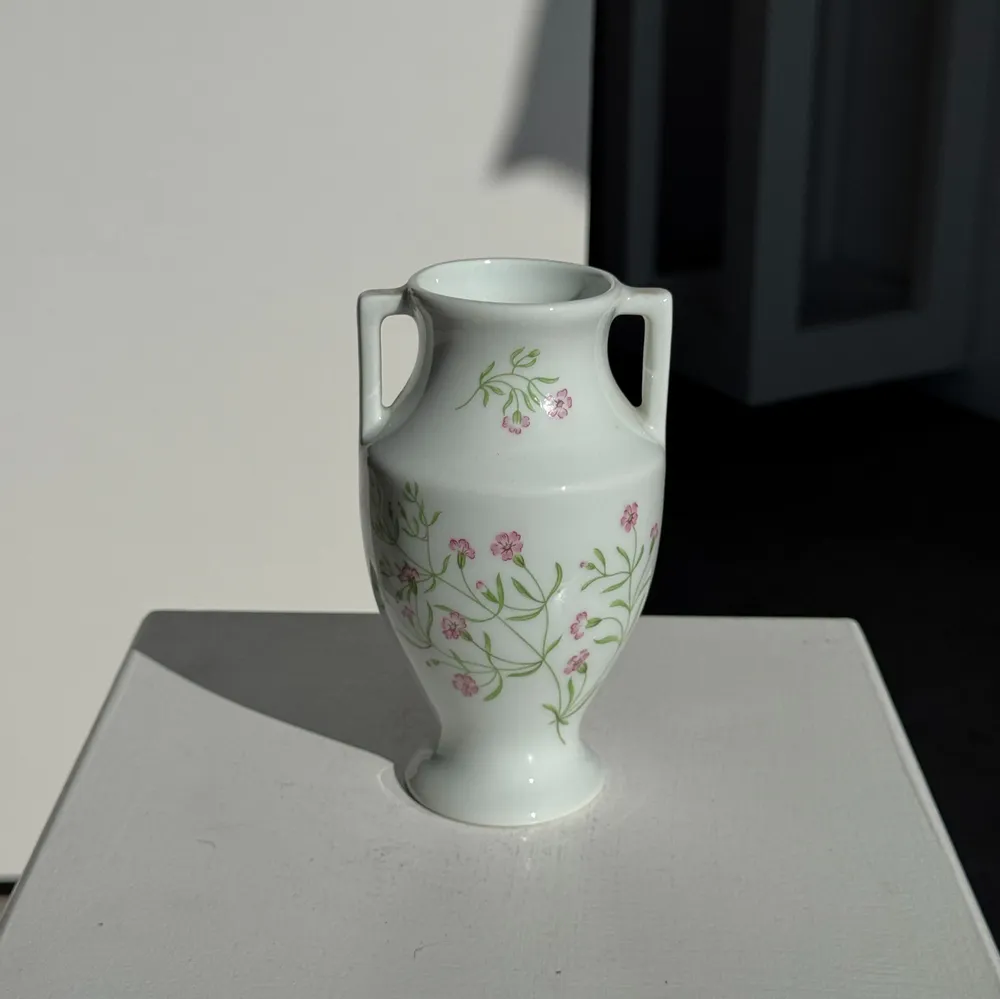 Vases - Petite amphore en porcelaine du Lys Royal de Limoges tirage limité - OFFICE OBJETS