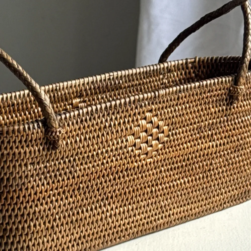 Objets de décoration - Petit panier ovale à longues anses traditionnel indonésien L28xH10 - OFFICE OBJETS