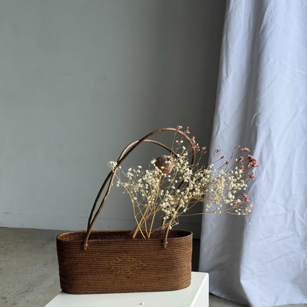 Objets de décoration - Petit panier ovale à longues anses traditionnel indonésien L28xH10 - OFFICE OBJETS