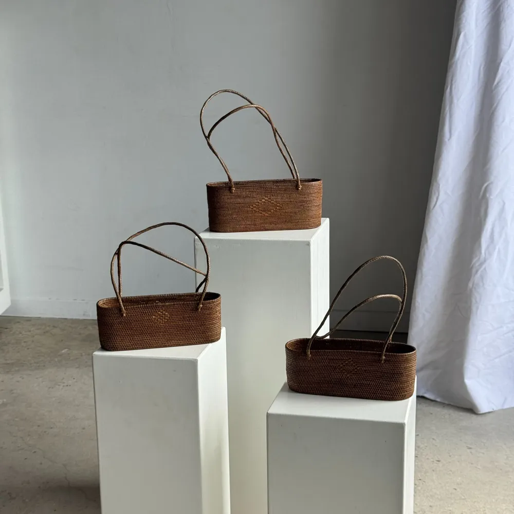 Objets de décoration - Petit panier ovale à longues anses traditionnel indonésien L28xH10 - OFFICE OBJETS