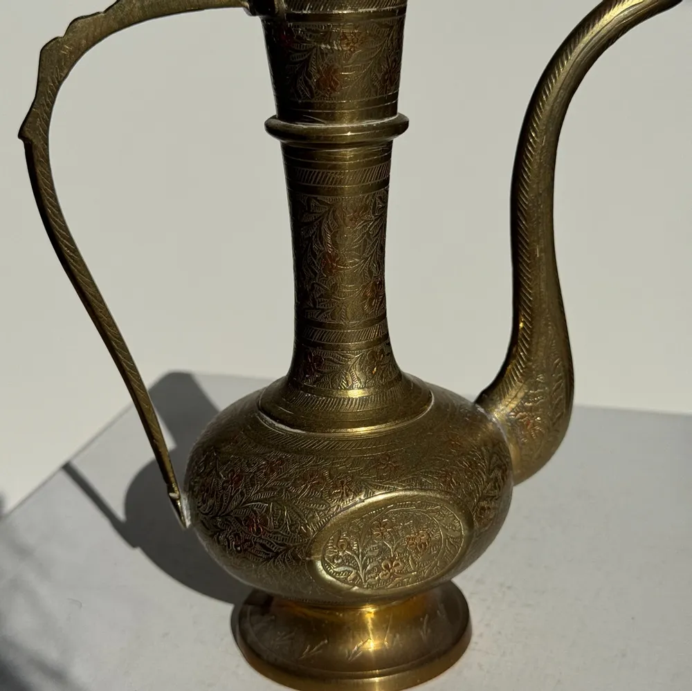Tea and coffee accessories - Oriental engraved gilded brass jug H22 - OFFICE OBJETS