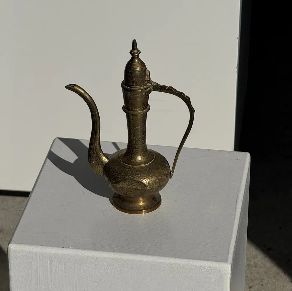 Tea and coffee accessories - Oriental engraved gilded brass jug H22 - OFFICE OBJETS