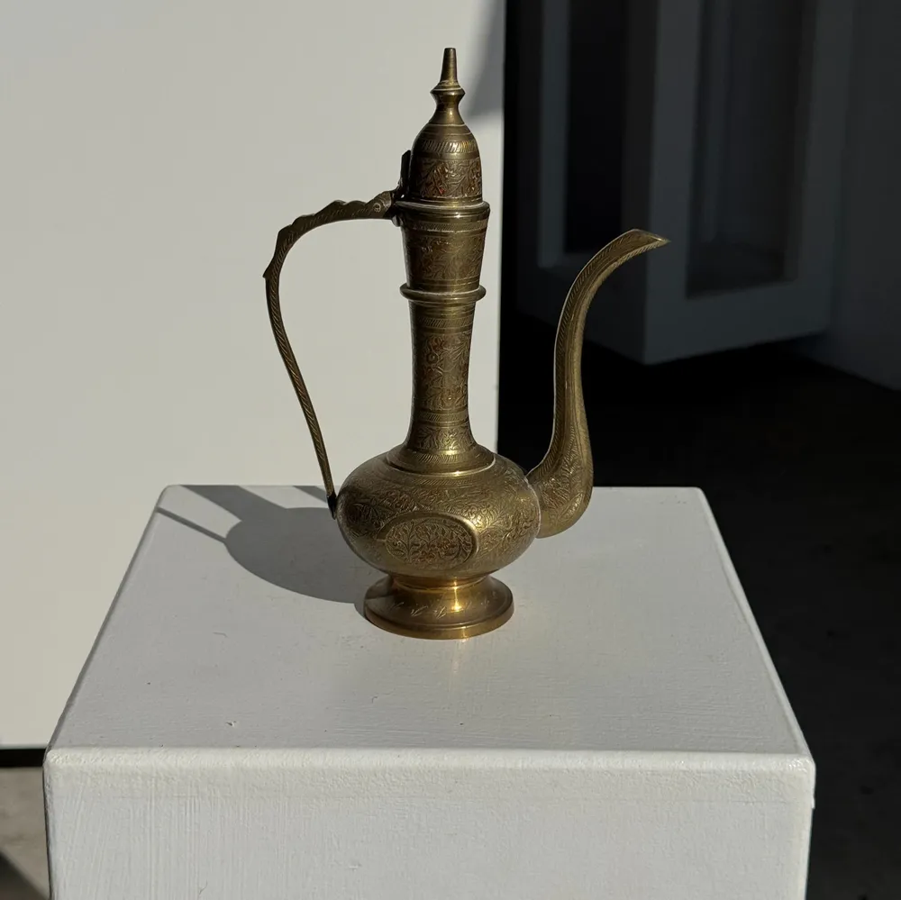 Tea and coffee accessories - Oriental engraved gilded brass jug H22 - OFFICE OBJETS