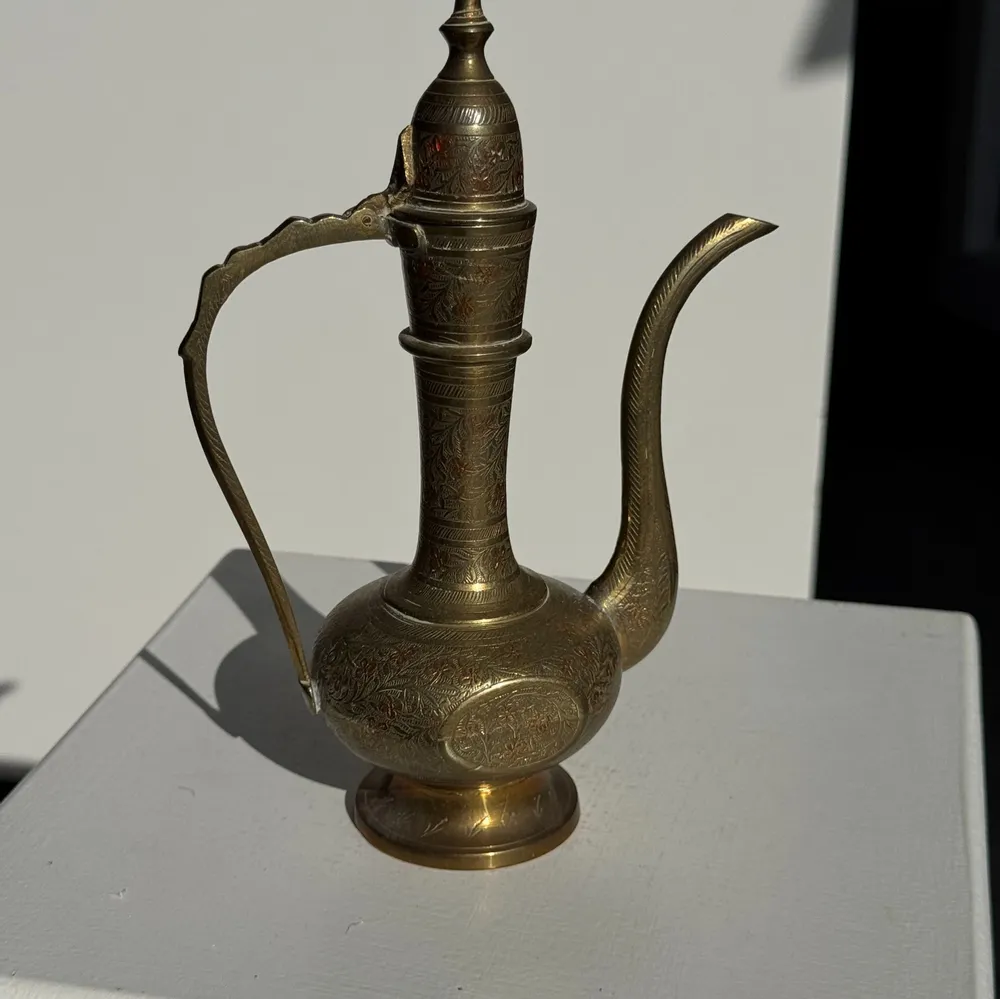 Tea and coffee accessories - Oriental engraved gilded brass jug H22 - OFFICE OBJETS