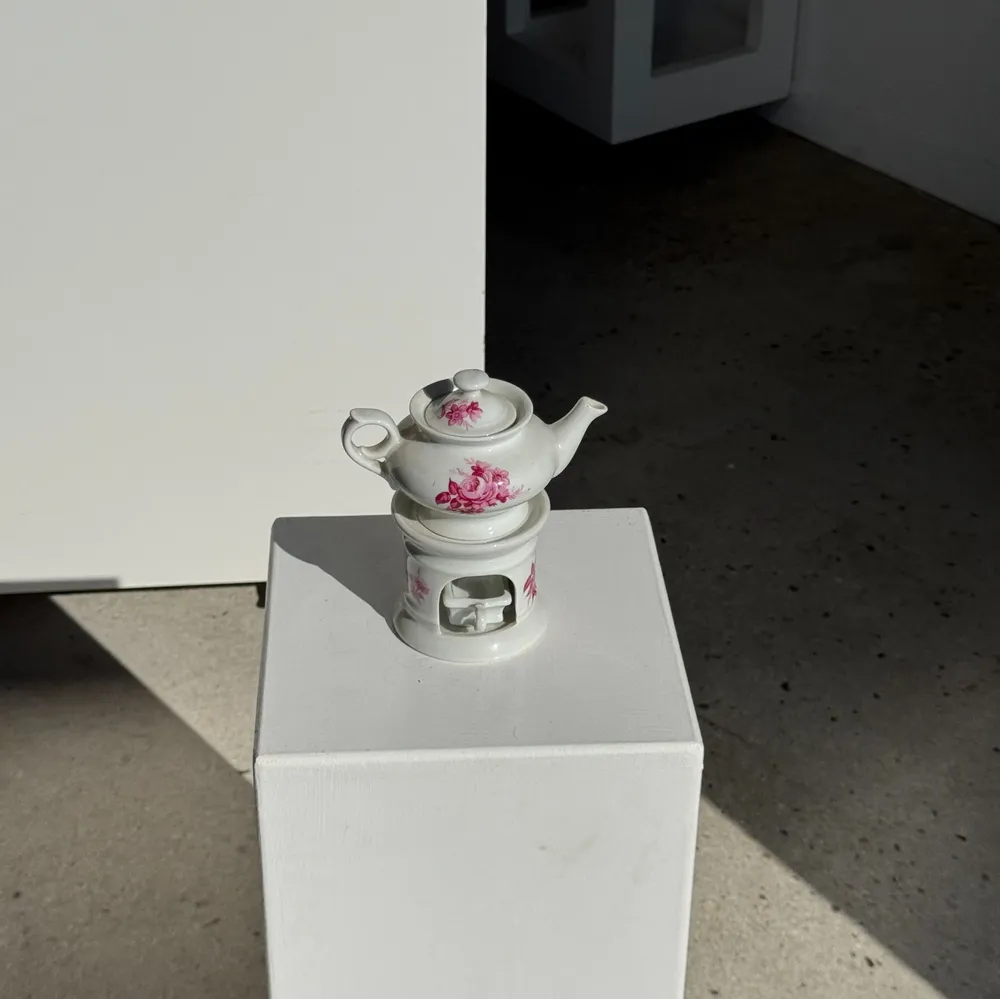 Tea and coffee accessories - Complete porcelain tea pot and stove with pink floral decoration H18 - OFFICE OBJETS