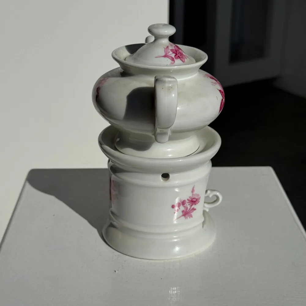 Tea and coffee accessories - Complete porcelain tea pot and stove with pink floral decoration H18 - OFFICE OBJETS