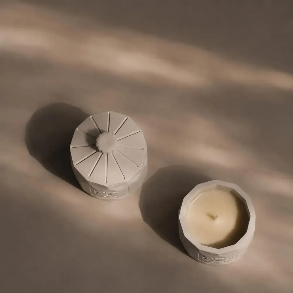 Objets design - ROSE PATCHOULI - BOUGIE PARFUMÉE - FLAMME D'ÉLIXIR