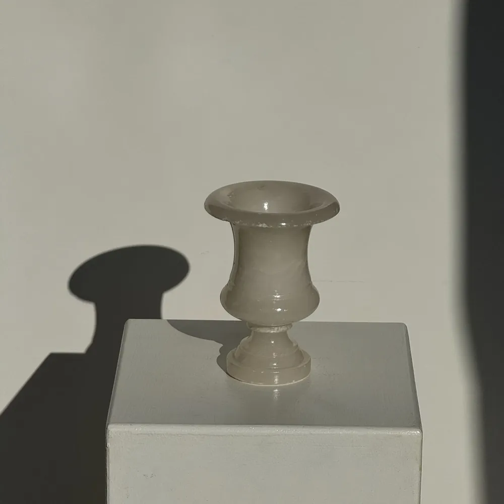 Vases - Petit vase Médicis en albâtre H15,5 D11 - OFFICE OBJETS