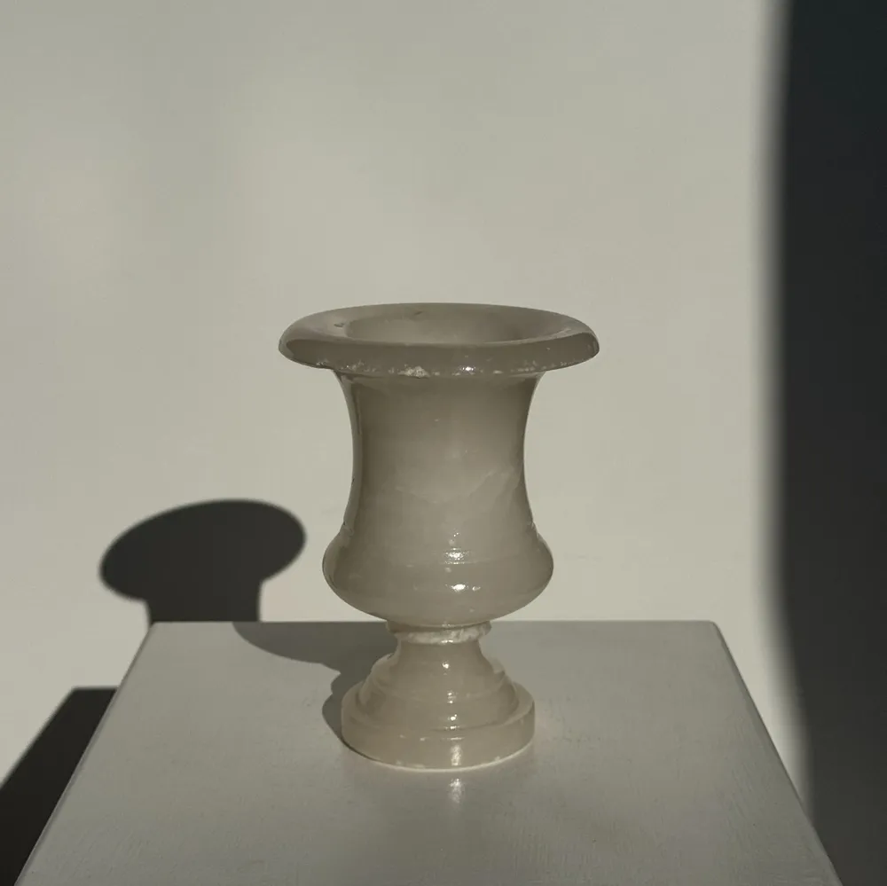 Vases - Petit vase Médicis en albâtre H15,5 D11 - OFFICE OBJETS