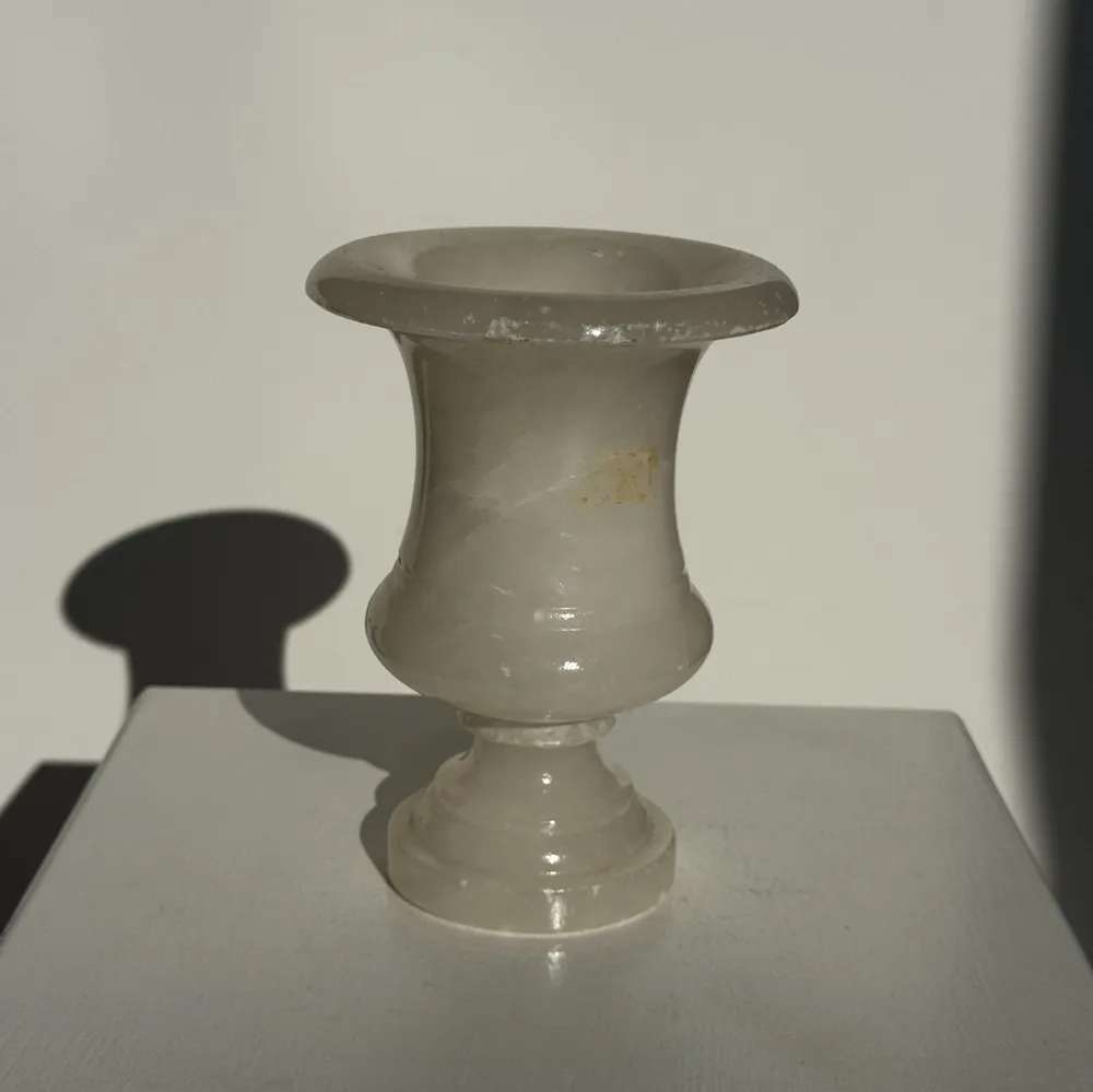 Vases - Petit vase Médicis en albâtre H15,5 D11 - OFFICE OBJETS
