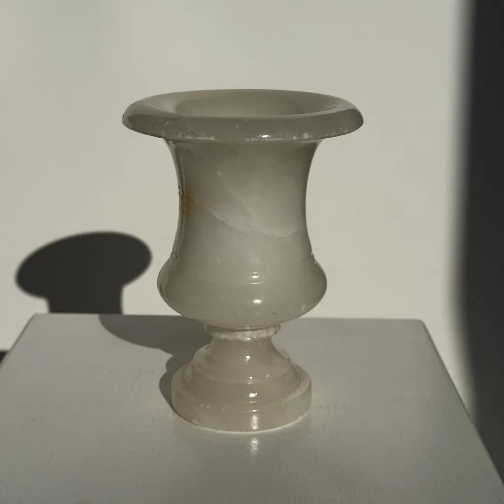 Vases - Petit vase Médicis en albâtre H15,5 D11 - OFFICE OBJETS