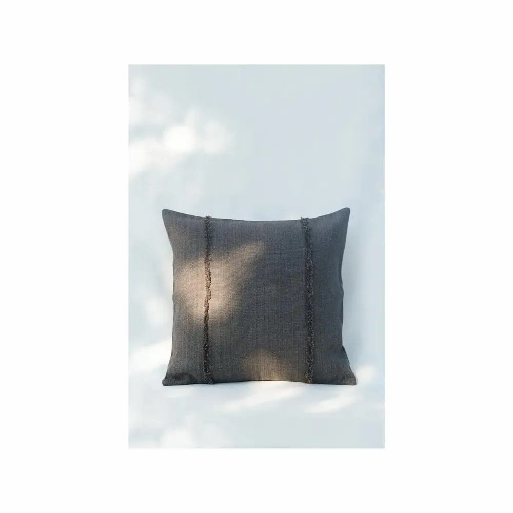 Coussins textile - NO-MAD Pranit Cushion Cover in Cotton Jute with Minimal Surface Detail - NO-MAD