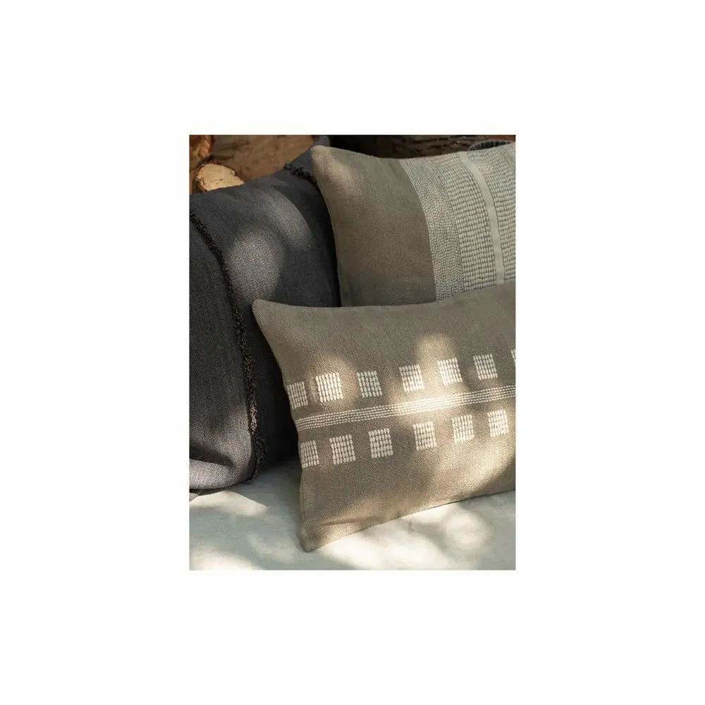 Coussins textile - NO-MAD Pranit Cushion Cover in Cotton Jute with Minimal Surface Detail - NO-MAD