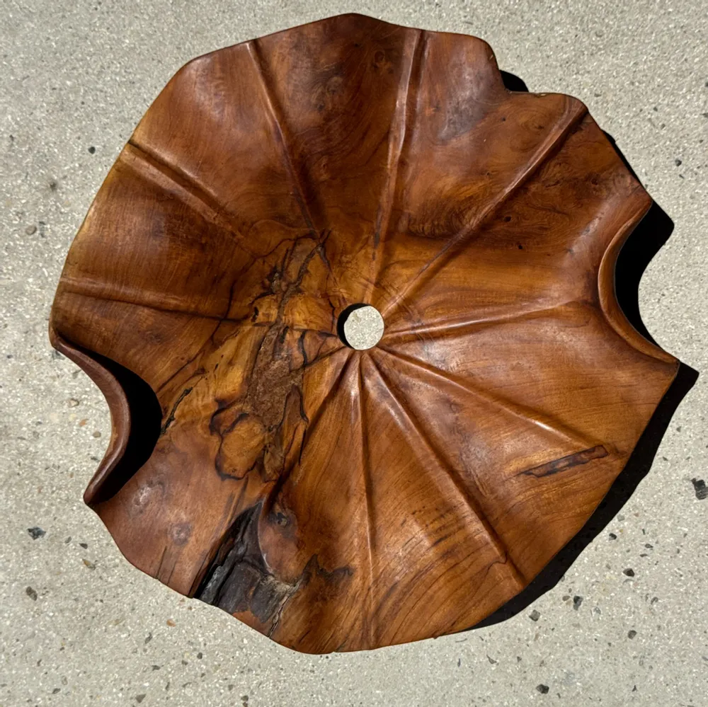 Suspensions - Grande suspension feuille plate ondulée en teck fleur stries D:50 - OFFICE OBJETS