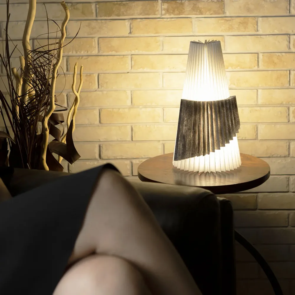 Table lamps - HALO - Foldable table lamp, customizable lightweight design, H 90cm - IT'S LIGHTING! INTERIOR LAMPS AND MORE...