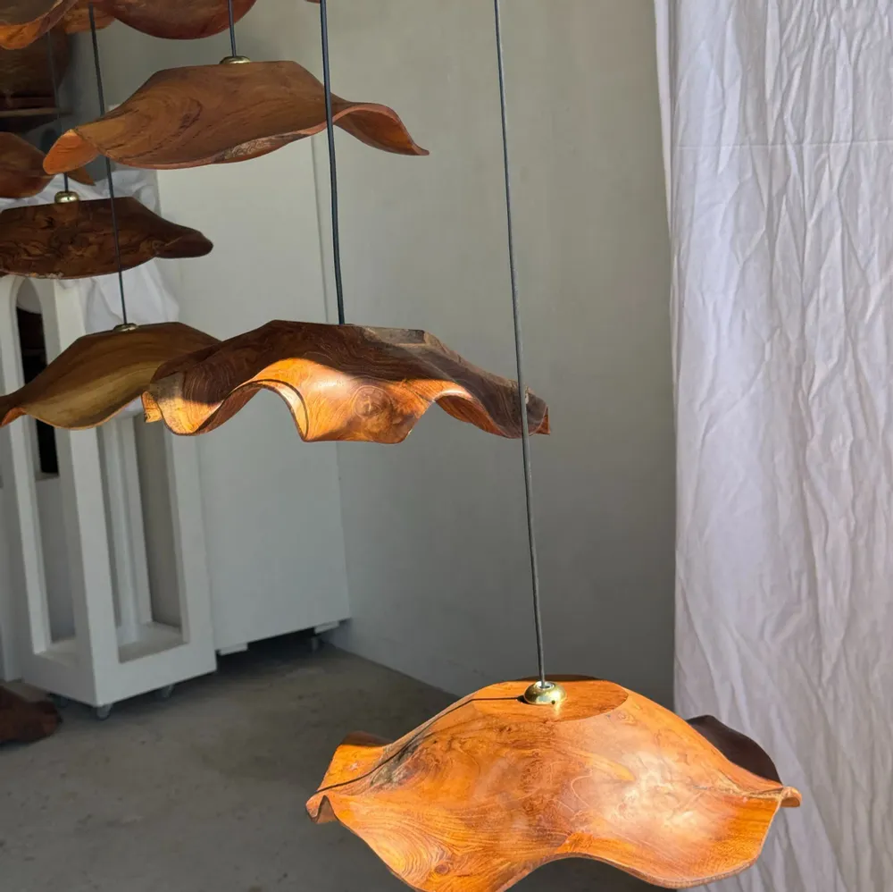 Suspensions extérieures - Moyenne suspension feuille plate ondulée en teck fleur lisse D:40 - OFFICE OBJETS