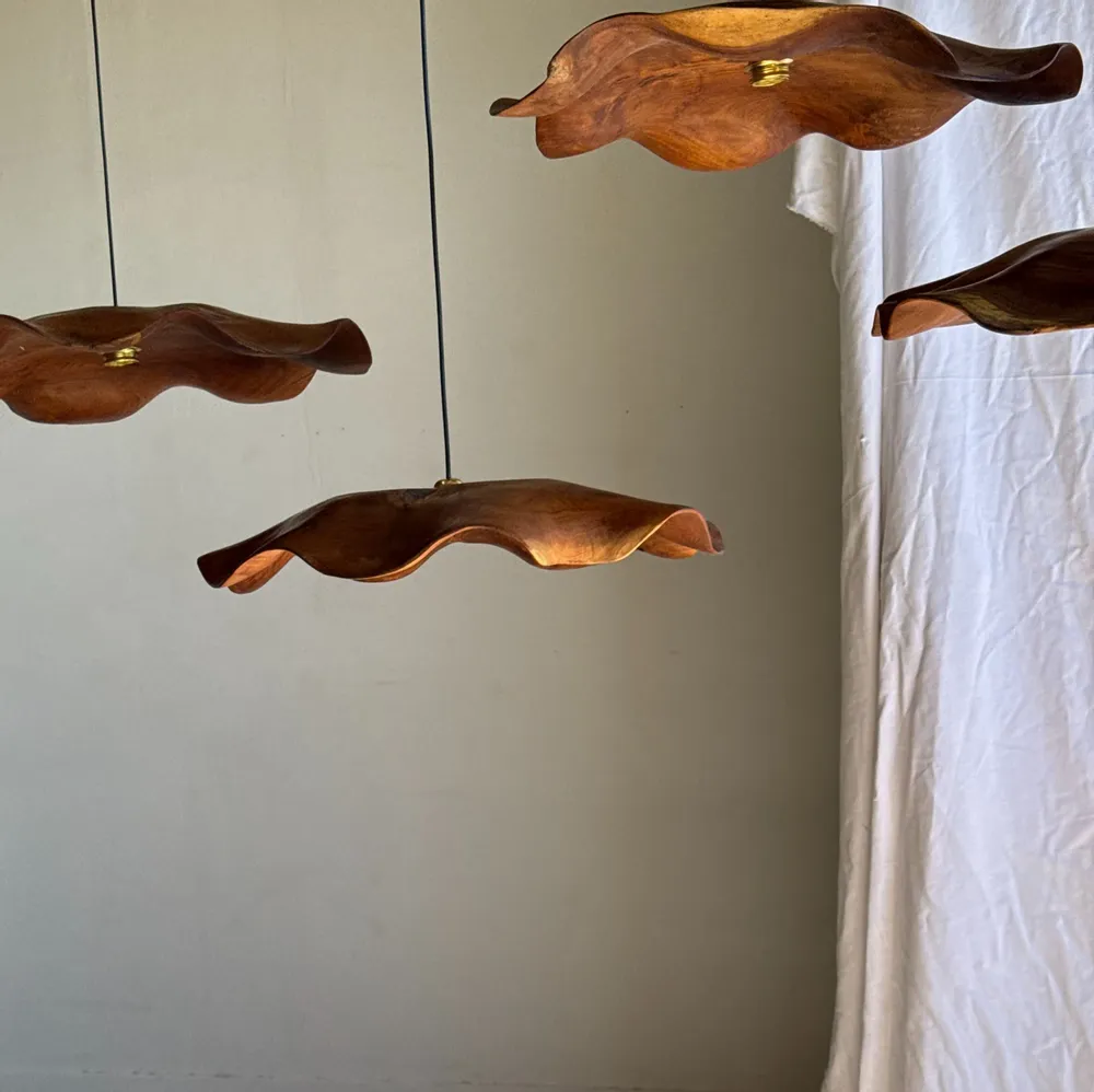 Hanging lights - Very large wavy flat leaf suspension in teak smooth flower D: 60 - OFFICE OBJETS
