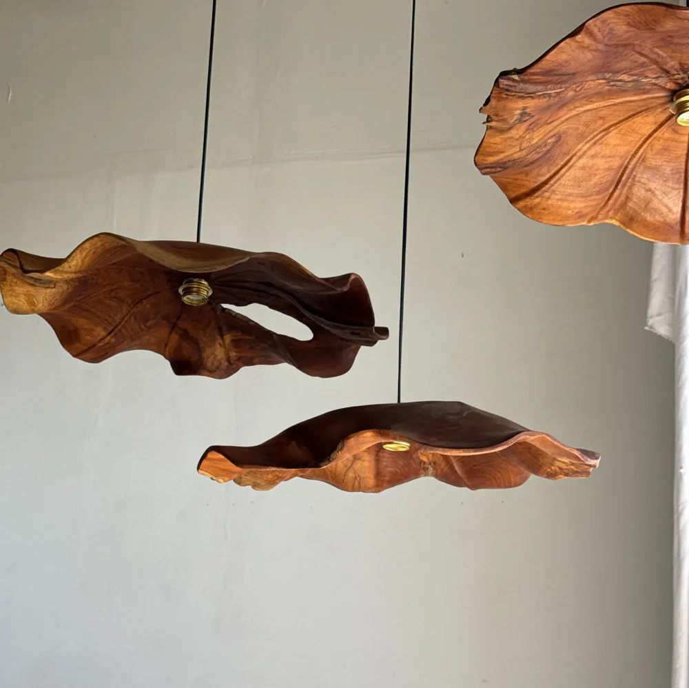 Hanging lights - Very large wavy flat leaf suspension in teak flower streaks D: 60 - OFFICE OBJETS