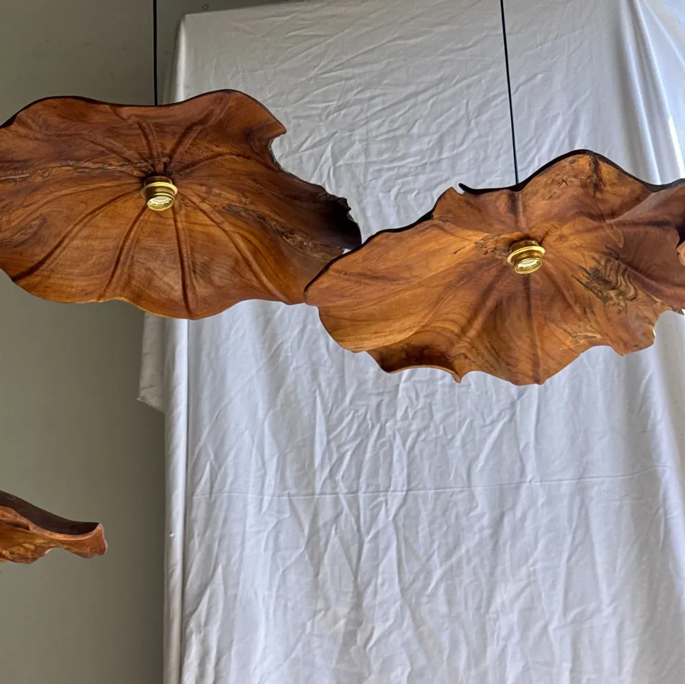 Hanging lights - Very large wavy flat leaf suspension in teak flower streaks D: 60 - OFFICE OBJETS