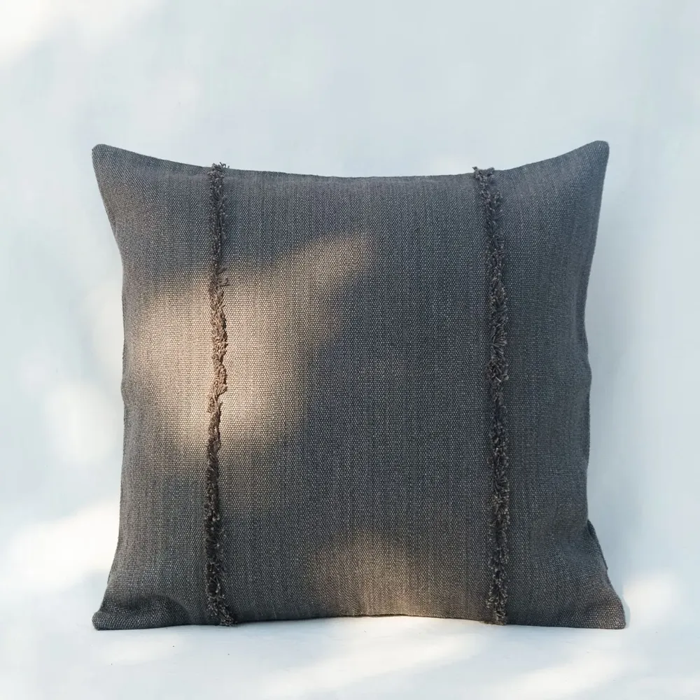 Coussins textile - NO-MAD Pranit Cushion Cover in Cotton Jute with Minimal Surface Detail - NO-MAD