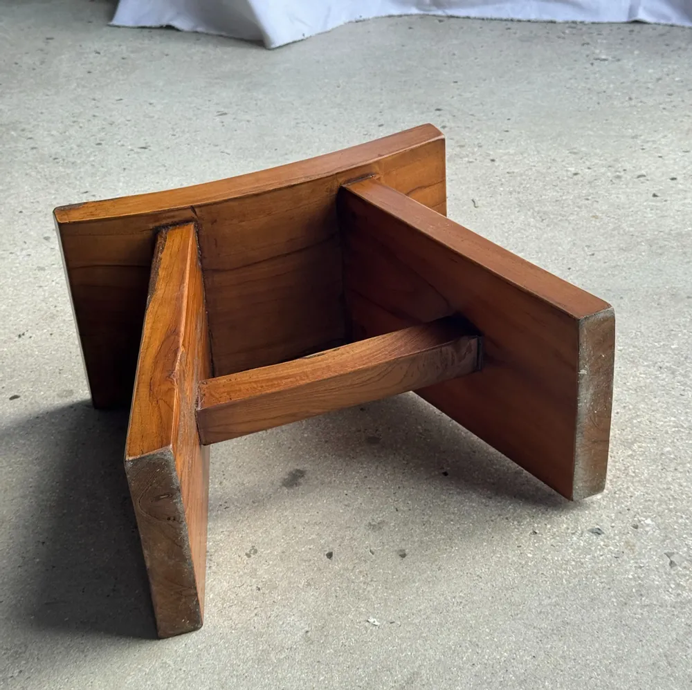 Tabourets - Petit tabouret assise incurvée en teck asiatique H36 l21 - OFFICE OBJETS