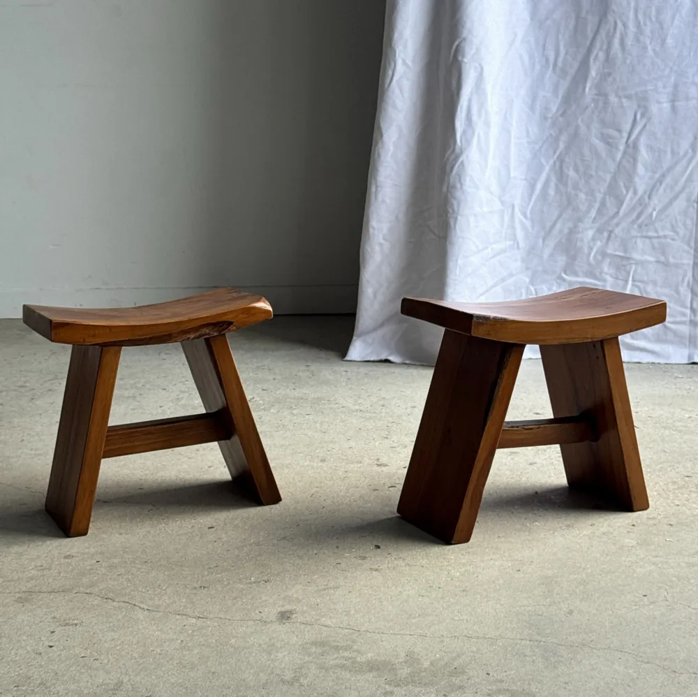 Tabourets - Petit tabouret assise incurvée en teck asiatique H36 l21 - OFFICE OBJETS