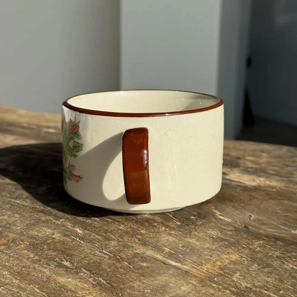 Tasses et mugs - Petite tasse mouchetée en grès made in Korea à motif de fleurs H7 D11 - OFFICE OBJETS