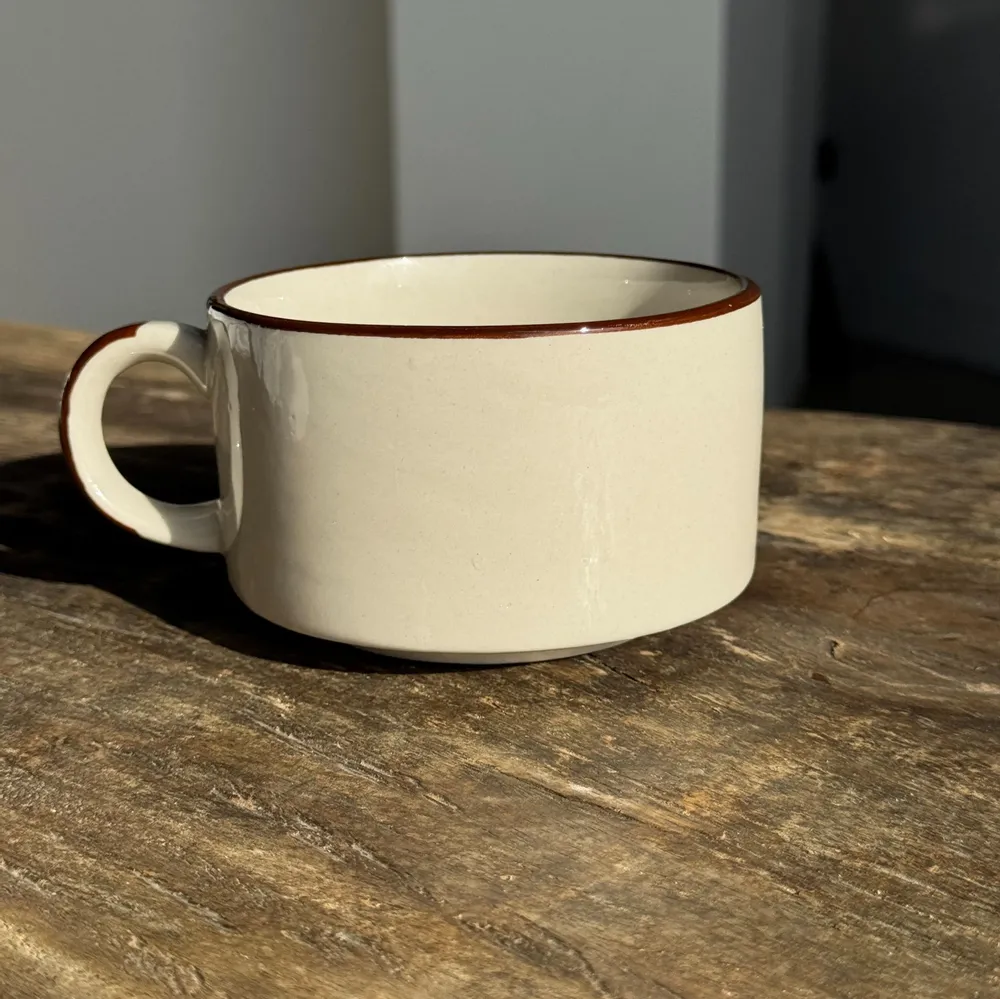 Tasses et mugs - Petite tasse mouchetée en grès made in Korea à motif de fleurs H7 D11 - OFFICE OBJETS